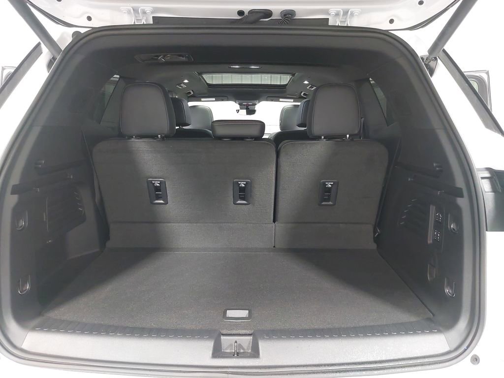 Used 2025 Buick Enclave Avenir w/ Super Cruise Package image 13