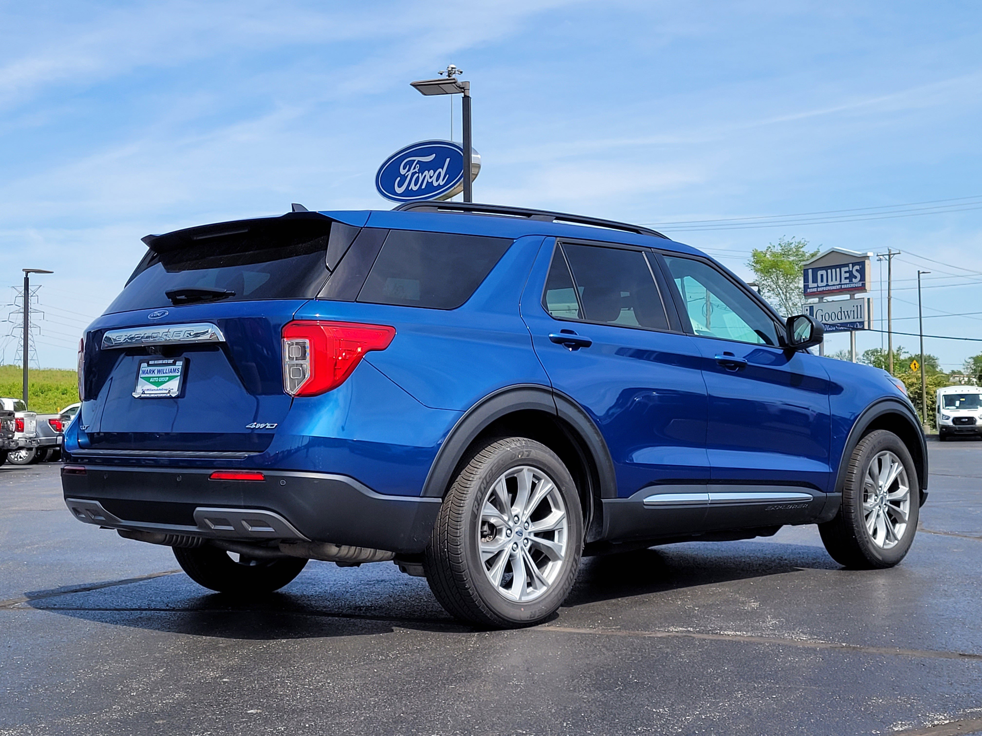 Used 2022 Ford Explorer XLT w/ Equipment Group 202A AWD/4WD image 4