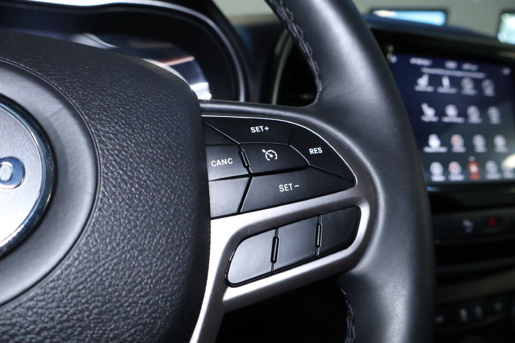 Used 2019 Jeep Cherokee Limited AWD/4WD image 23