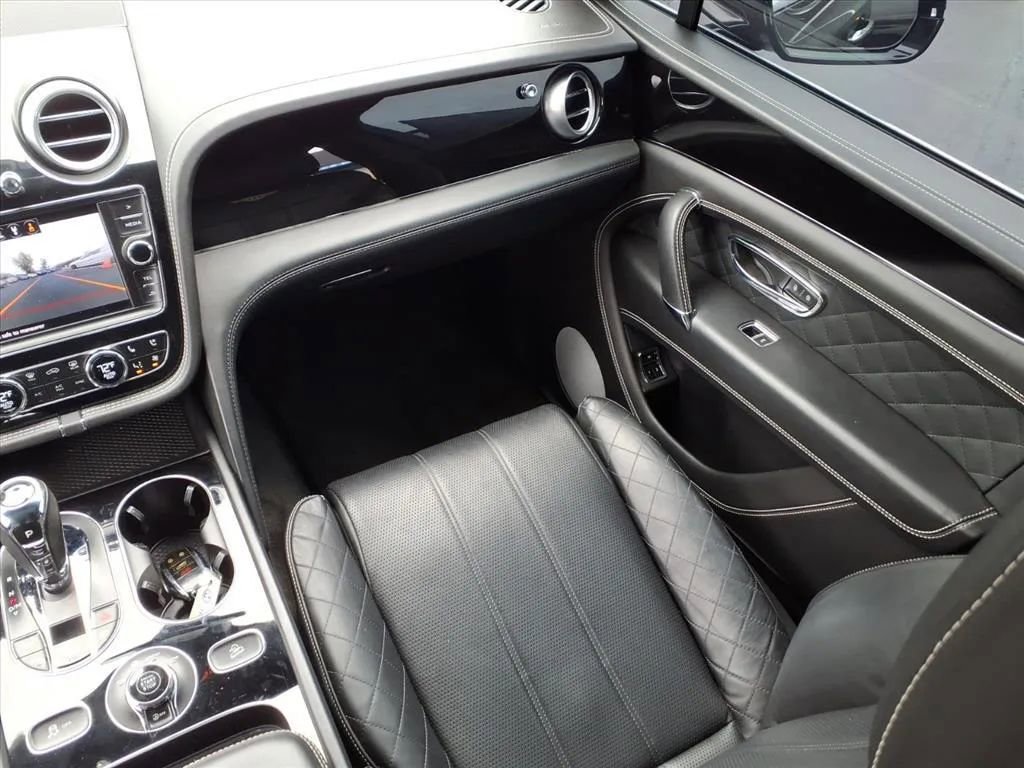 Used 2018 Bentley Bentayga AWD/4WD image 20