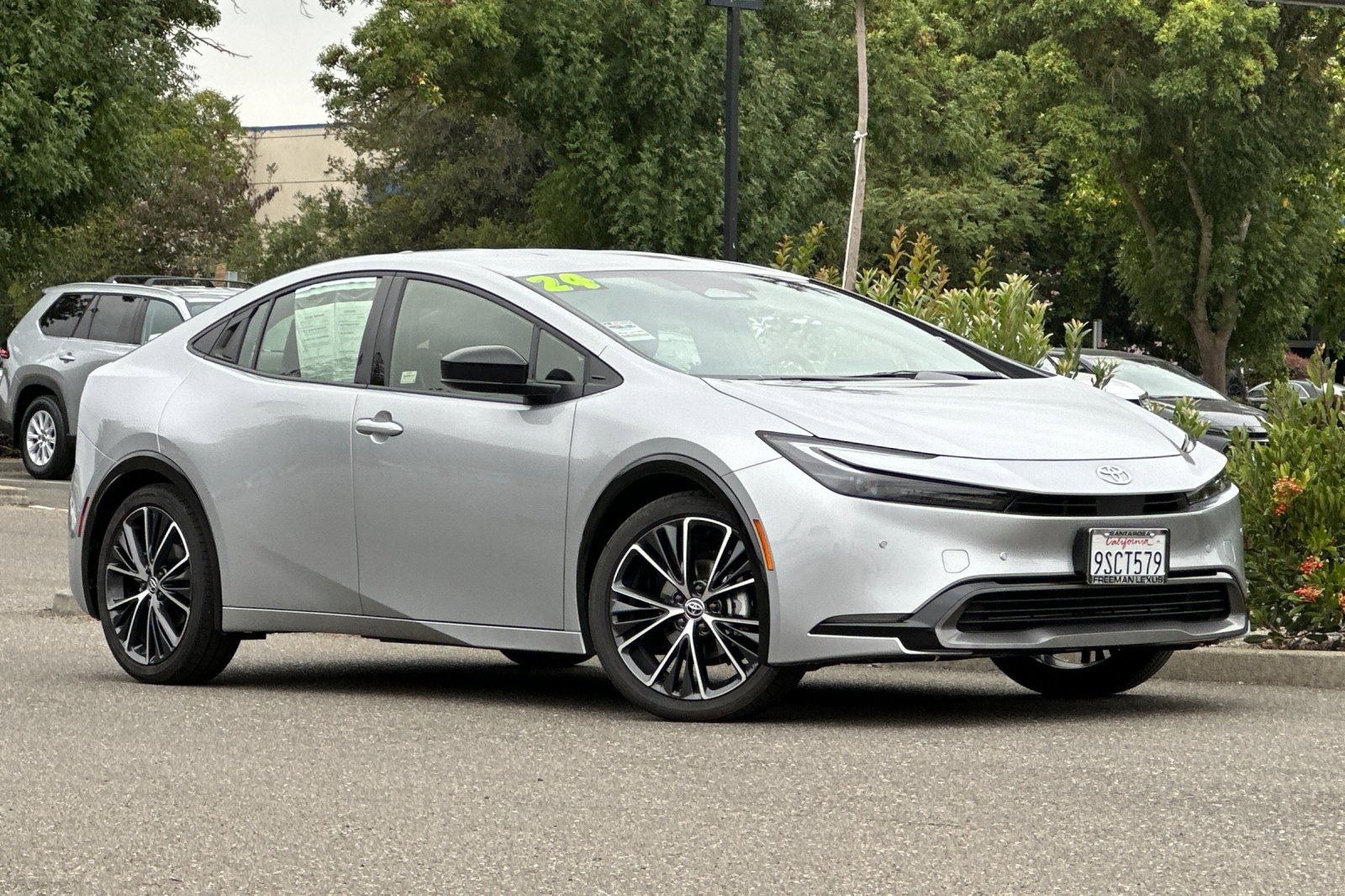 Used 2024 Toyota Prius LE image 2