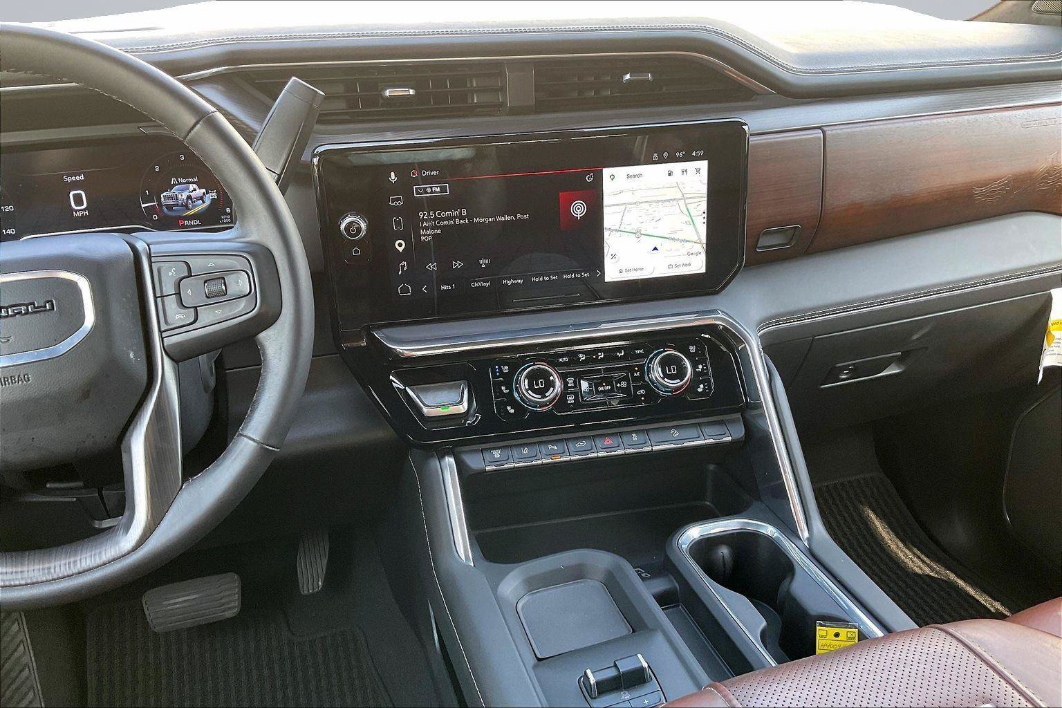 Used 2024 GMC Sierra 2500 Denali Ultimate AWD/4WD image 7