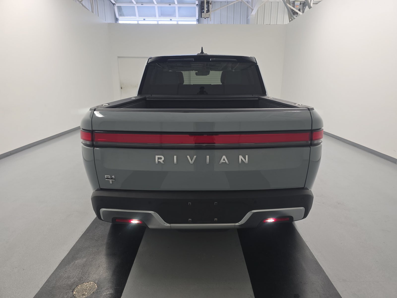 Used 2024 Rivian R1T Adventure Dual AWD/4WD image 4