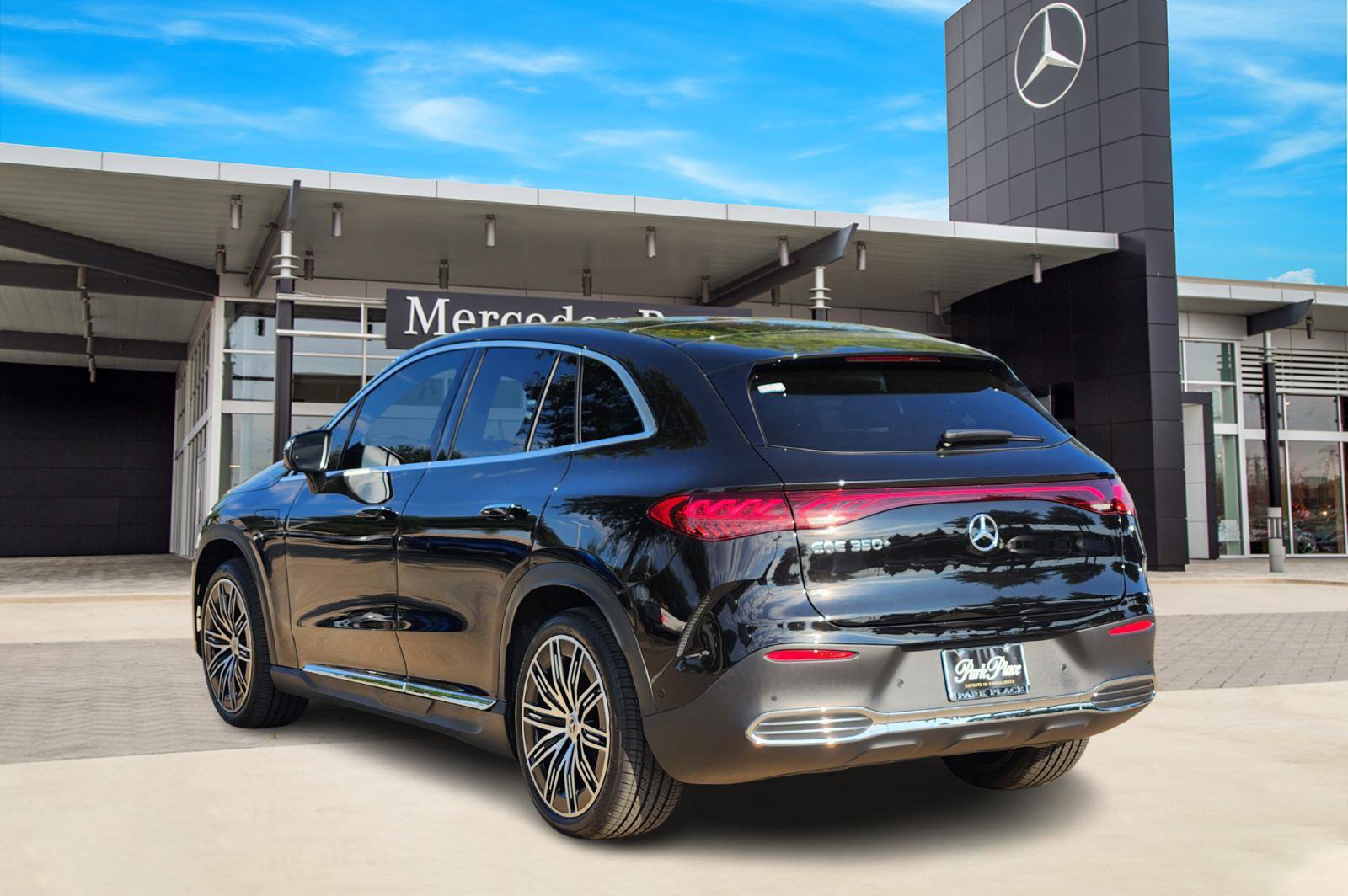 Used 2023 Mercedes-Benz EQE 350+ SUV image 4