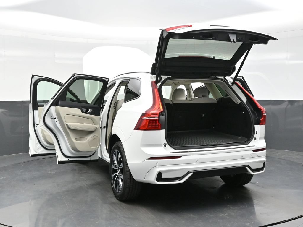 Used 2024 Volvo XC60 B5 Core w/ Protection Package Premier AWD/4WD image 39