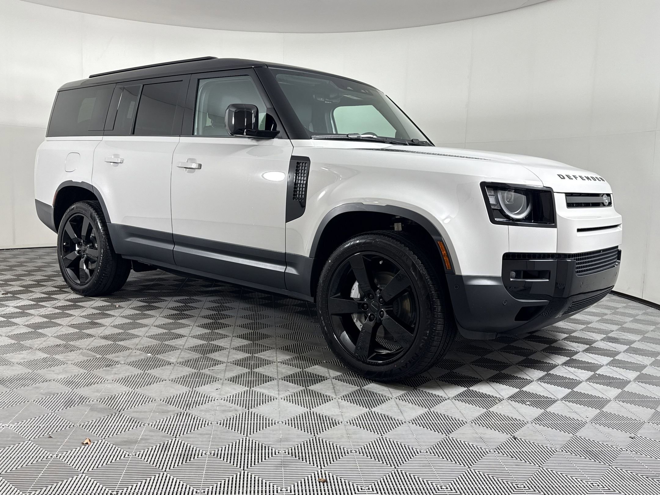 New 2026 Land Rover Defender 130 S AWD/4WD image 8