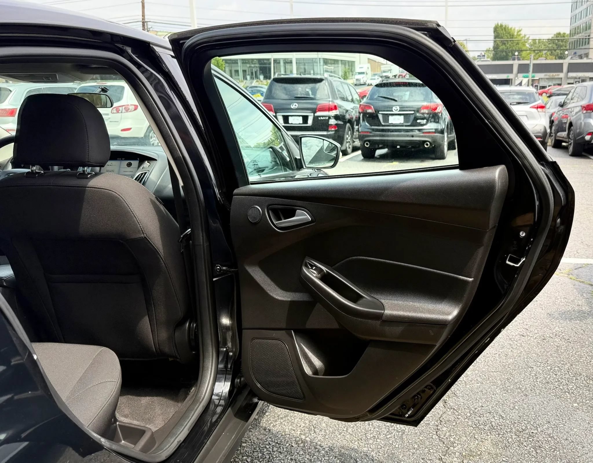 Used 2017 Ford Focus SEL FWD image 29