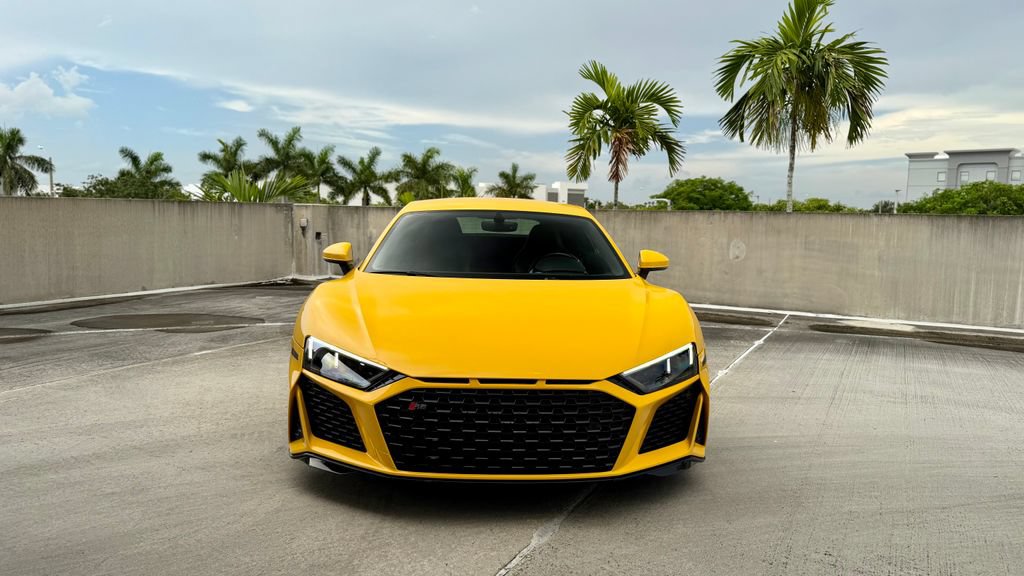 Used 2021 Audi R8 V10 w/ Premium Package RWD image 2