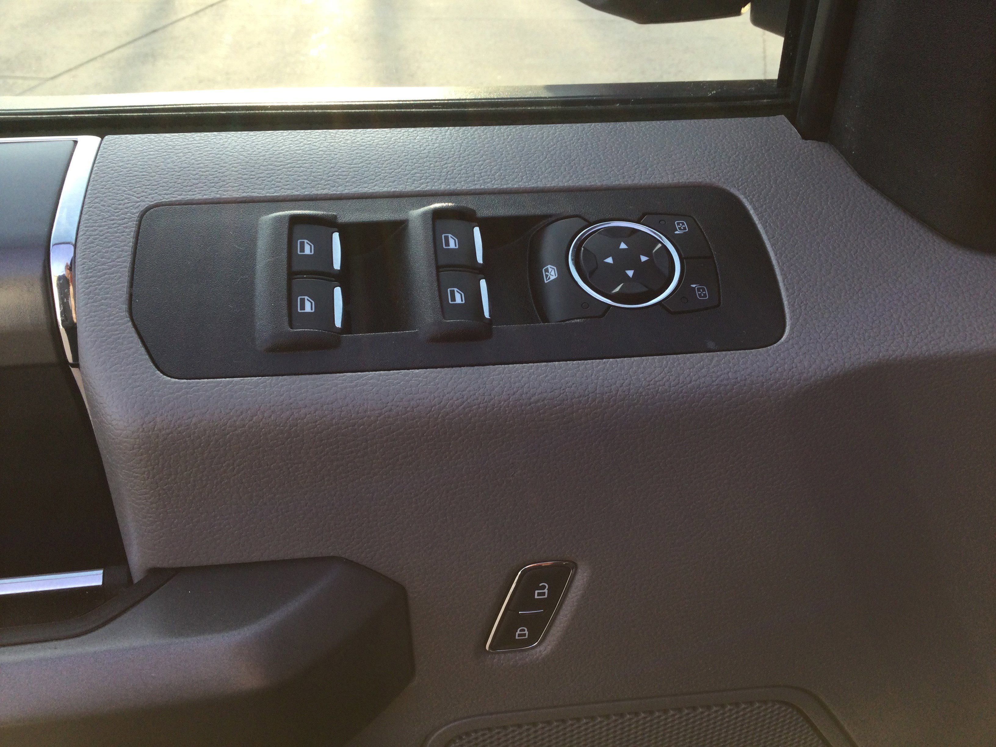 Used 2018 Ford F150 XLT w/ Equipment Group 302A Luxury AWD/4WD image 9