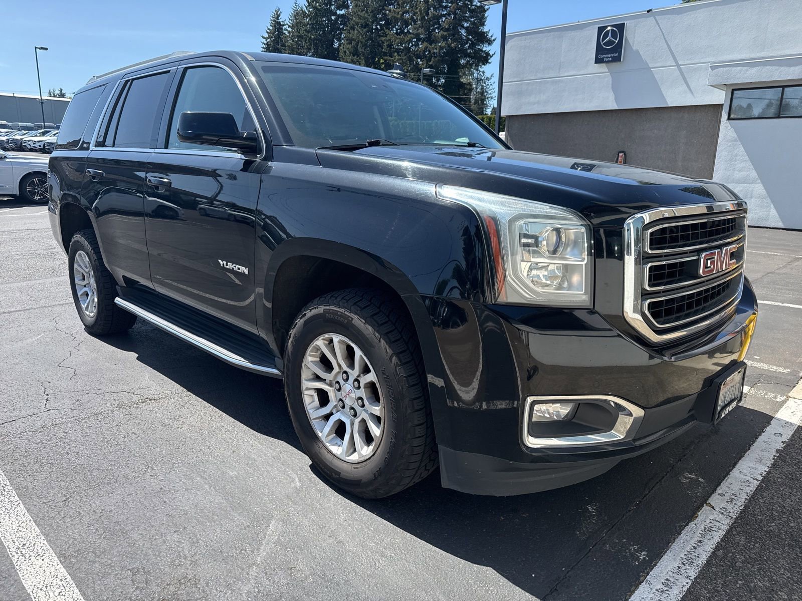 Used 2017 GMC Yukon SLT AWD/4WD image 3
