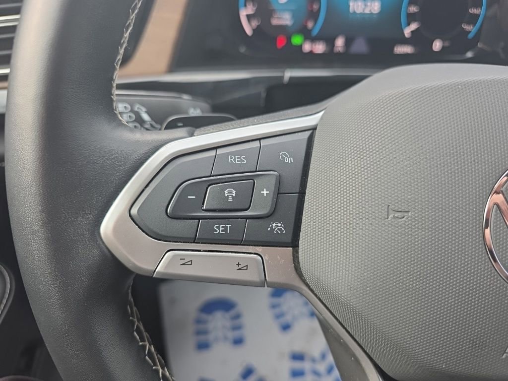 Used 2025 Volkswagen Atlas SE image 26