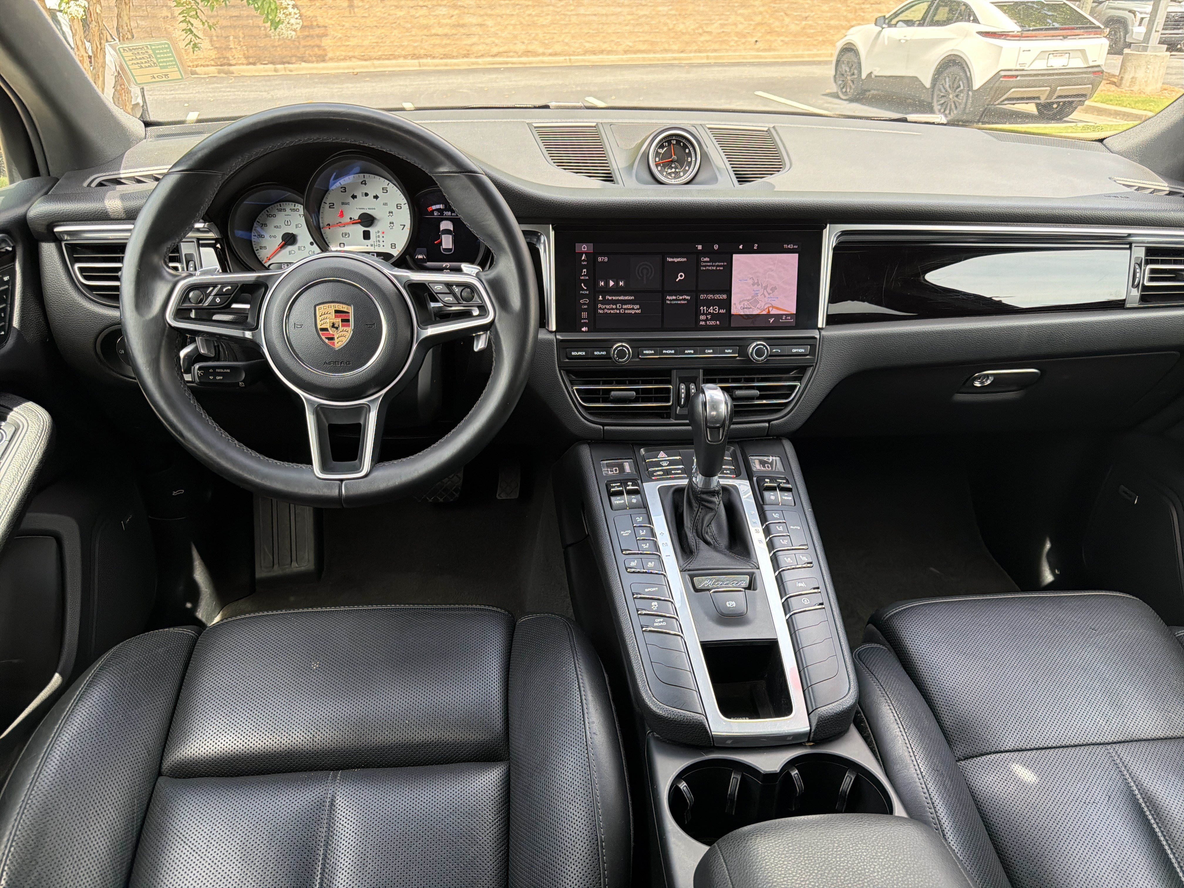 Used 2020 Porsche Macan AWD/4WD image 24
