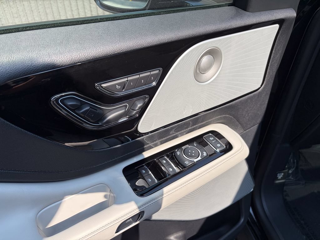 New 2026 Lincoln Aviator Reserve AWD/4WD image 16