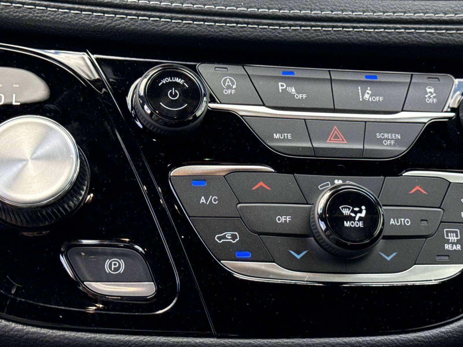 New 2027 Chrysler Pacifica Limited FWD image 27