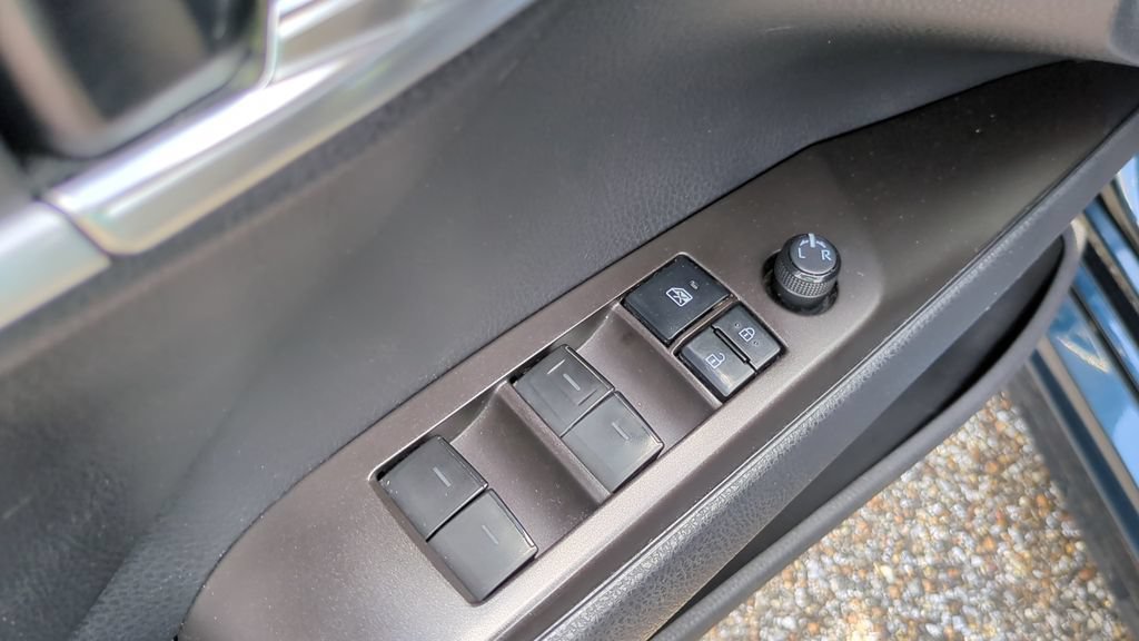 Used 2021 Toyota Camry SE FWD image 13