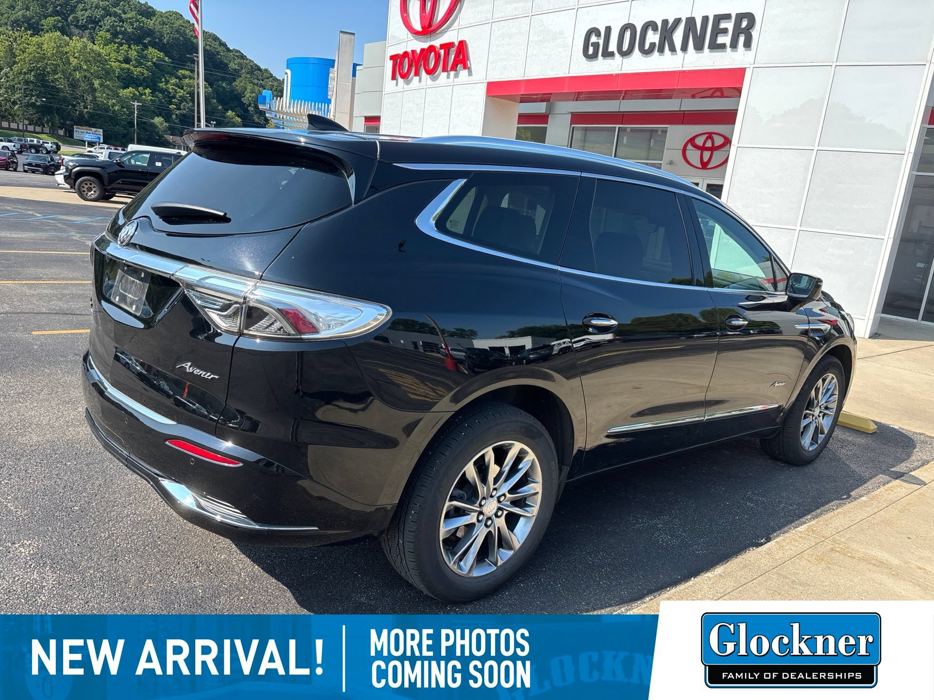 Used 2022 Buick Enclave Avenir AWD/4WD image 4