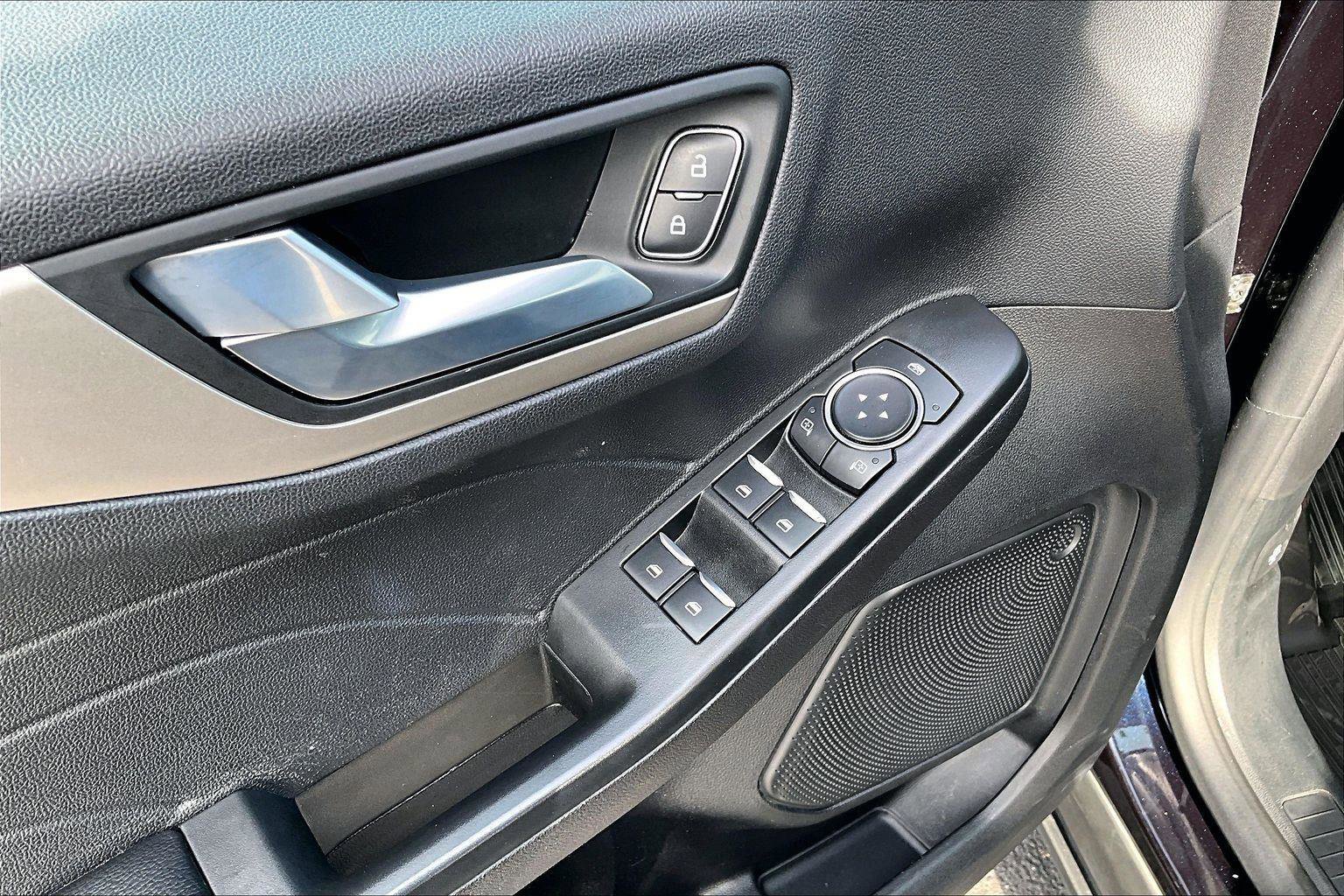 Used 2021 Ford Escape SE w/ SE Sport Appearance Package image 37