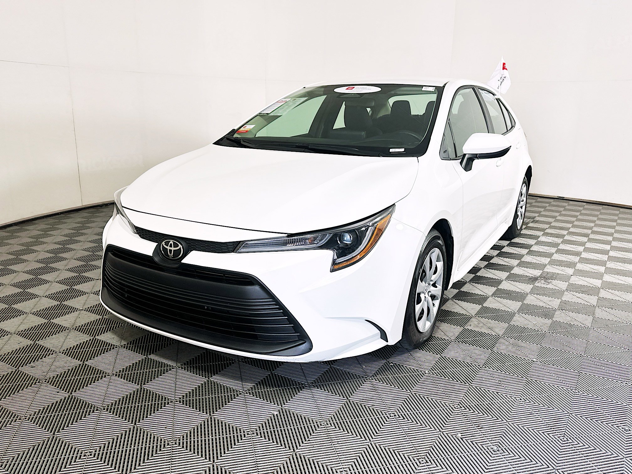 Used 2023 Toyota Corolla LE FWD image 7