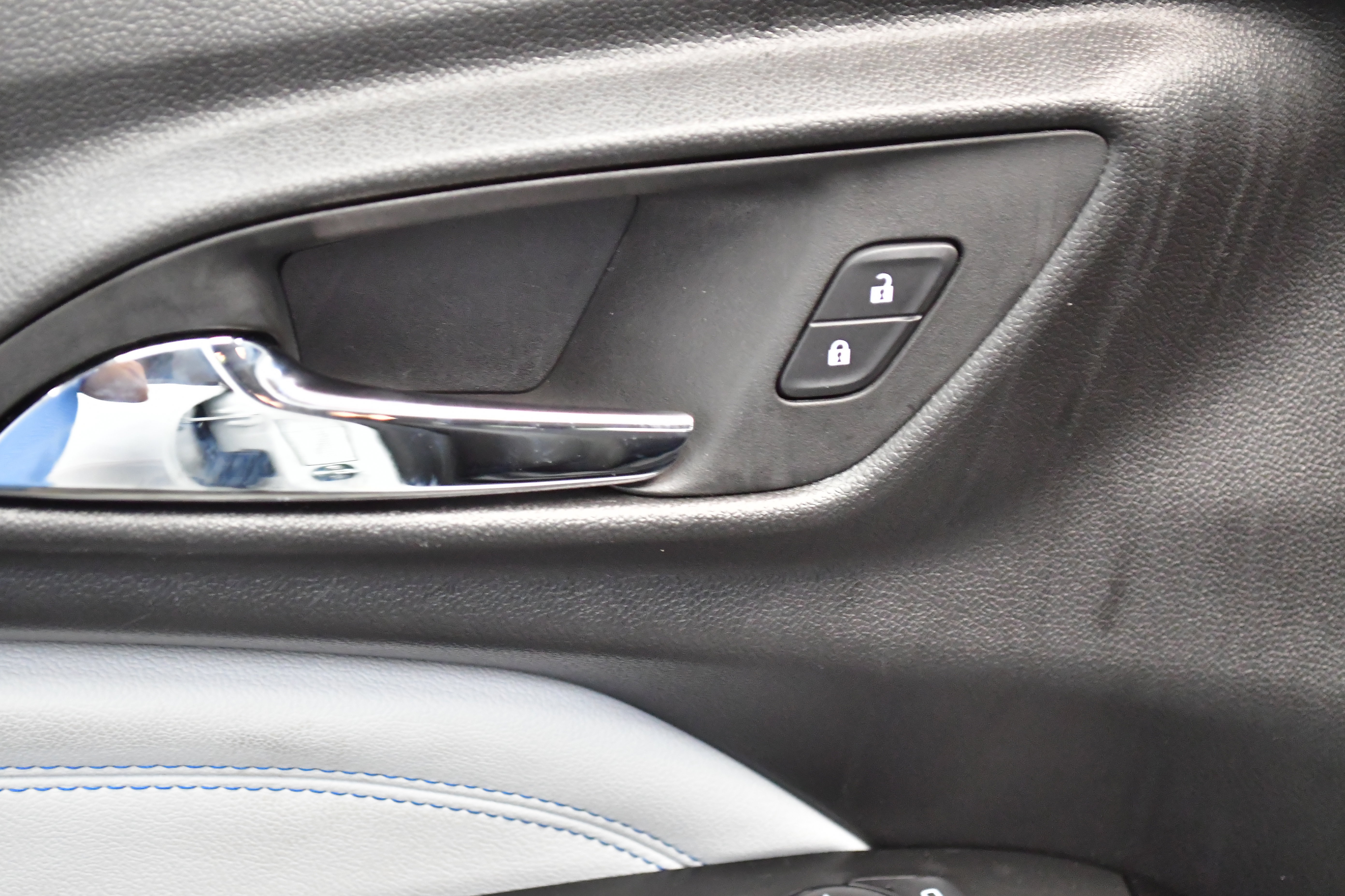 Used 2025 Chevrolet Trax LT w/ LT Convenience Package FWD image 15