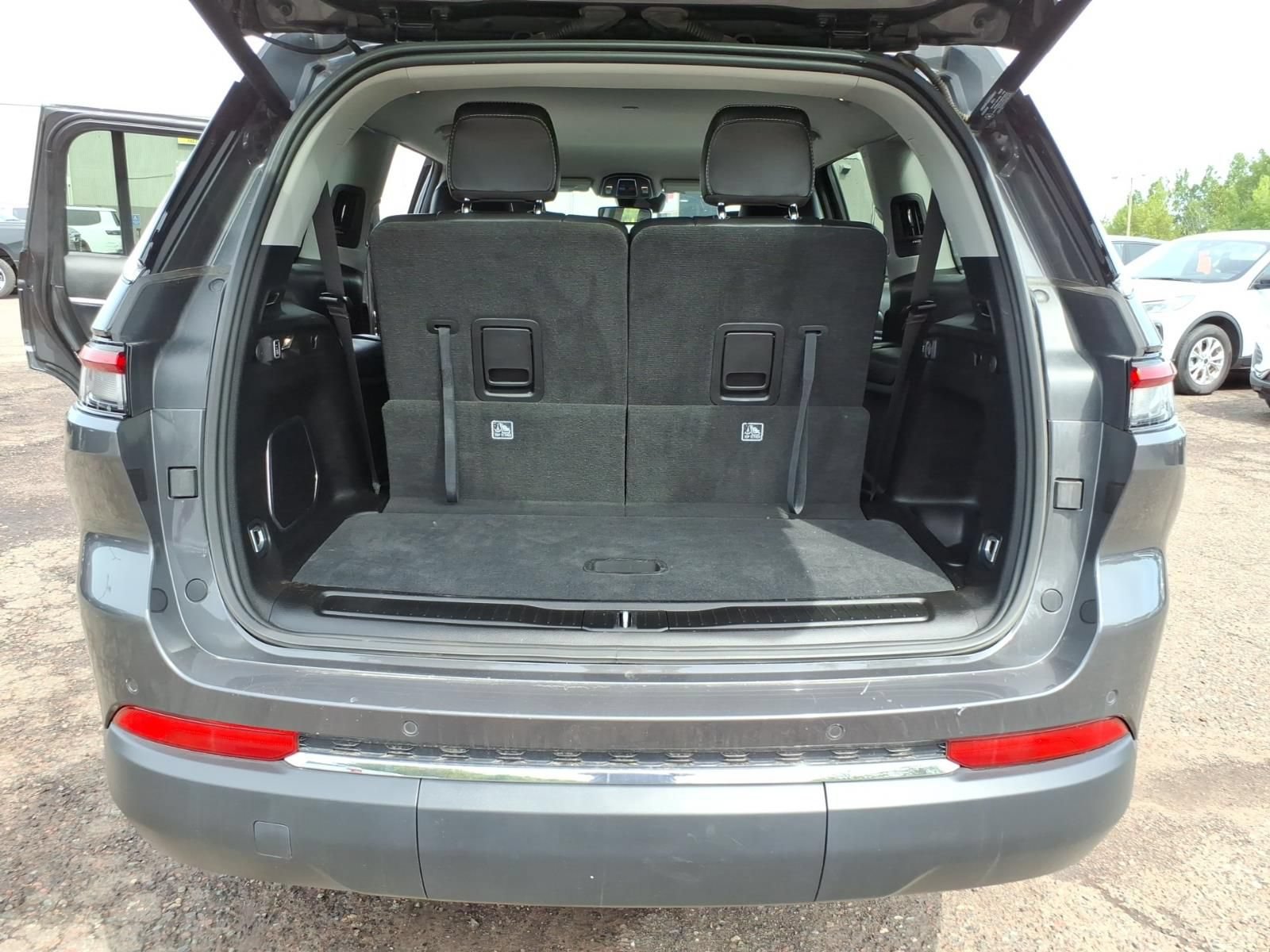 Used 2022 Jeep Grand Cherokee L Limited AWD/4WD image 16