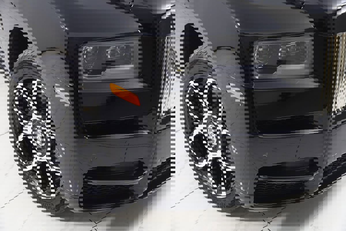 Used 2024 Rolls-Royce Cullinan Black Badge image 27