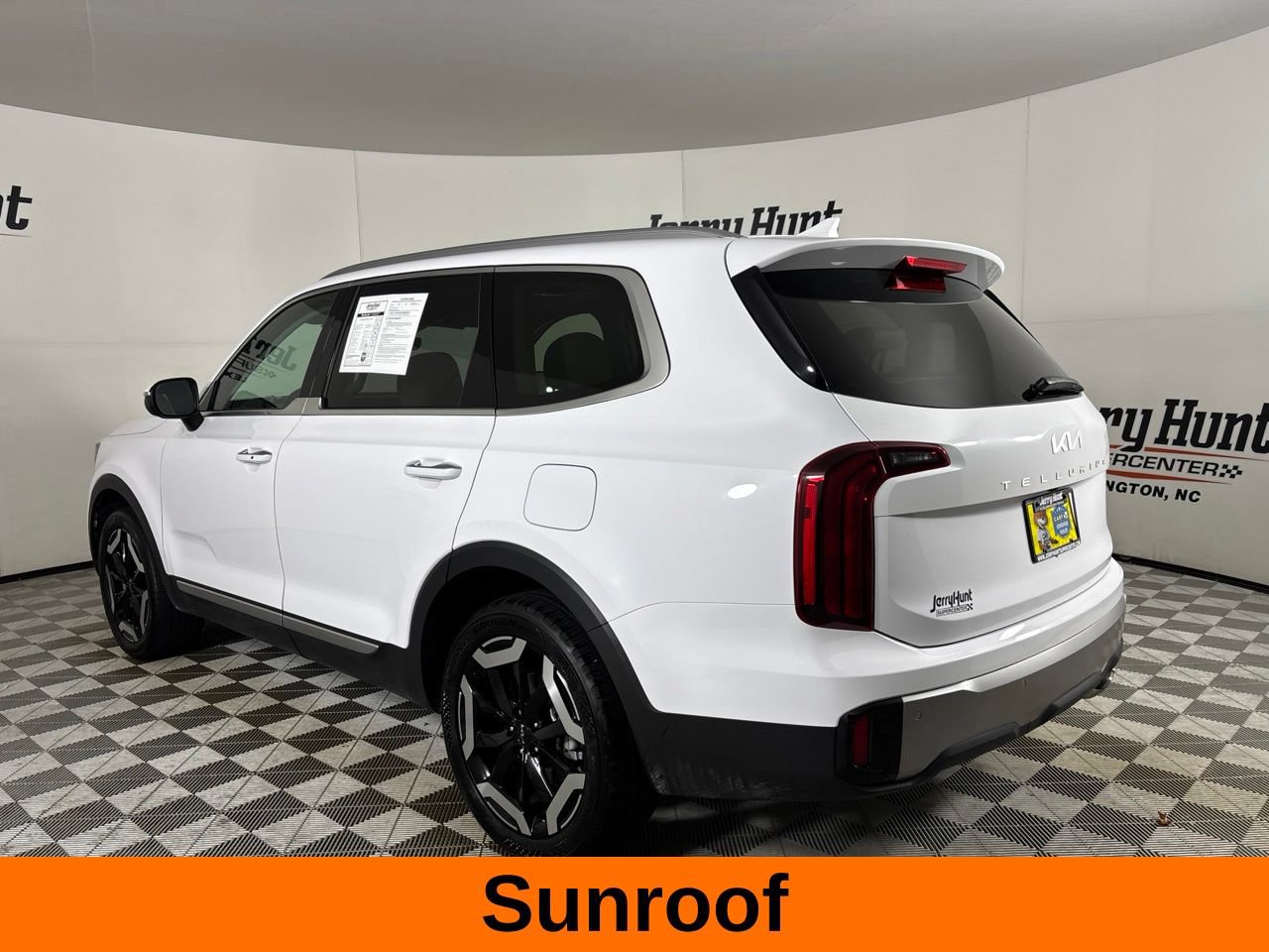 Used 2025 Kia Telluride S FWD image 9
