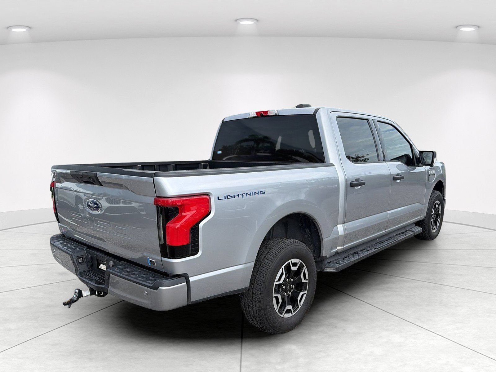 Used 2023 Ford F150 Lightning XLT AWD/4WD image 4