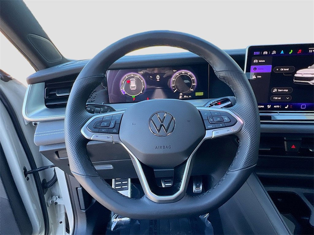 Used 2025 Volkswagen Tiguan SE R-Line image 11