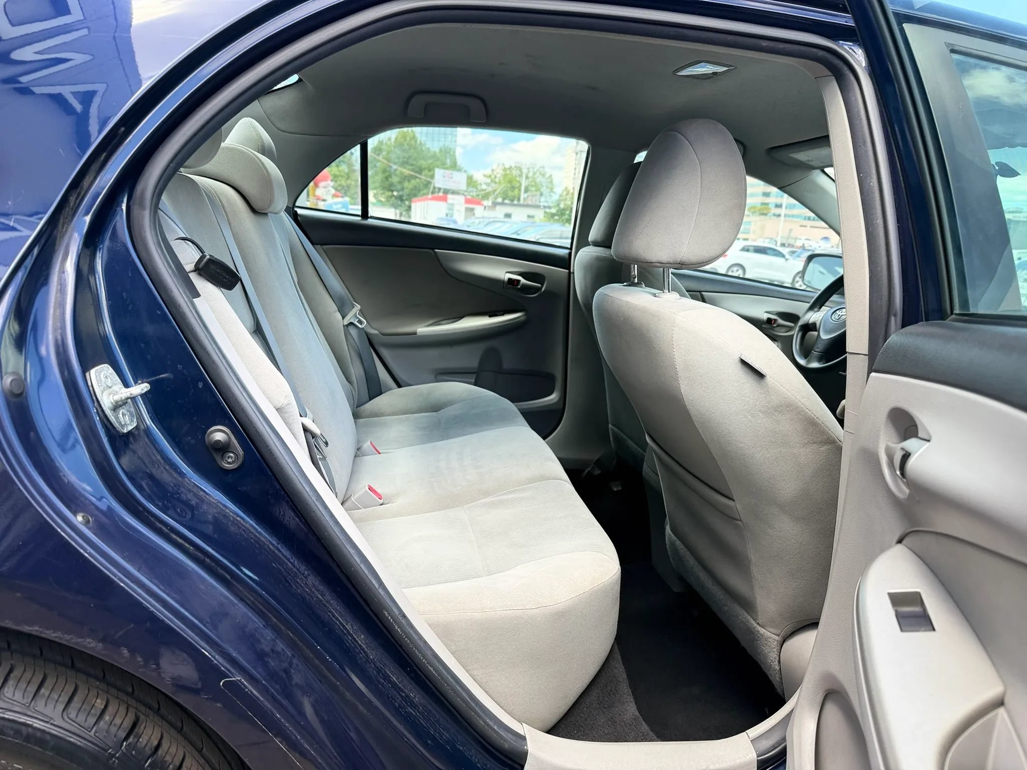 Used 2012 Toyota Corolla LE FWD image 24