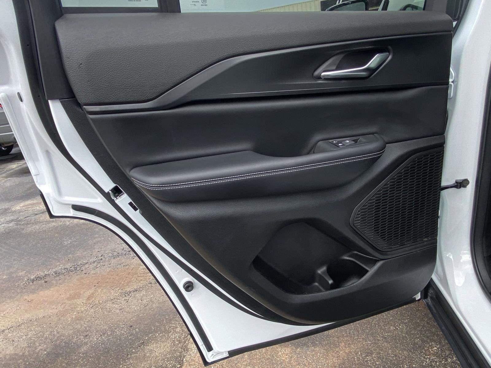 Certified 2024 Jeep Grand Cherokee Altitude image 20