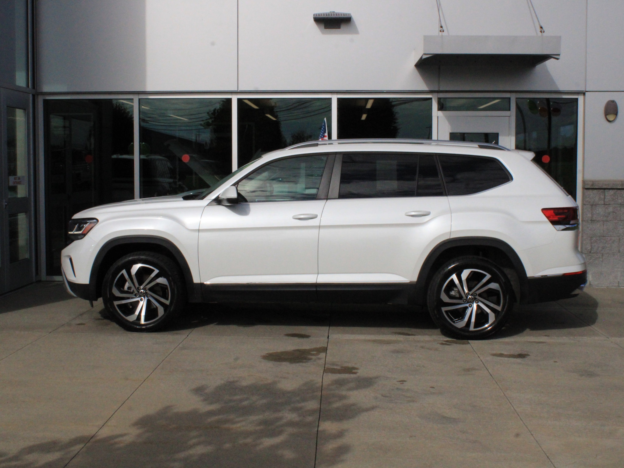 Used 2023 Volkswagen Atlas SEL AWD/4WD image 5