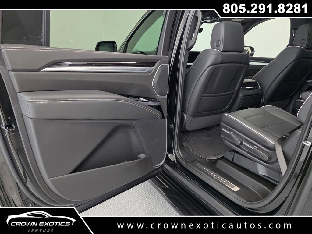 Used 2025 Cadillac Escalade ESV Premium Luxury RWD image 23