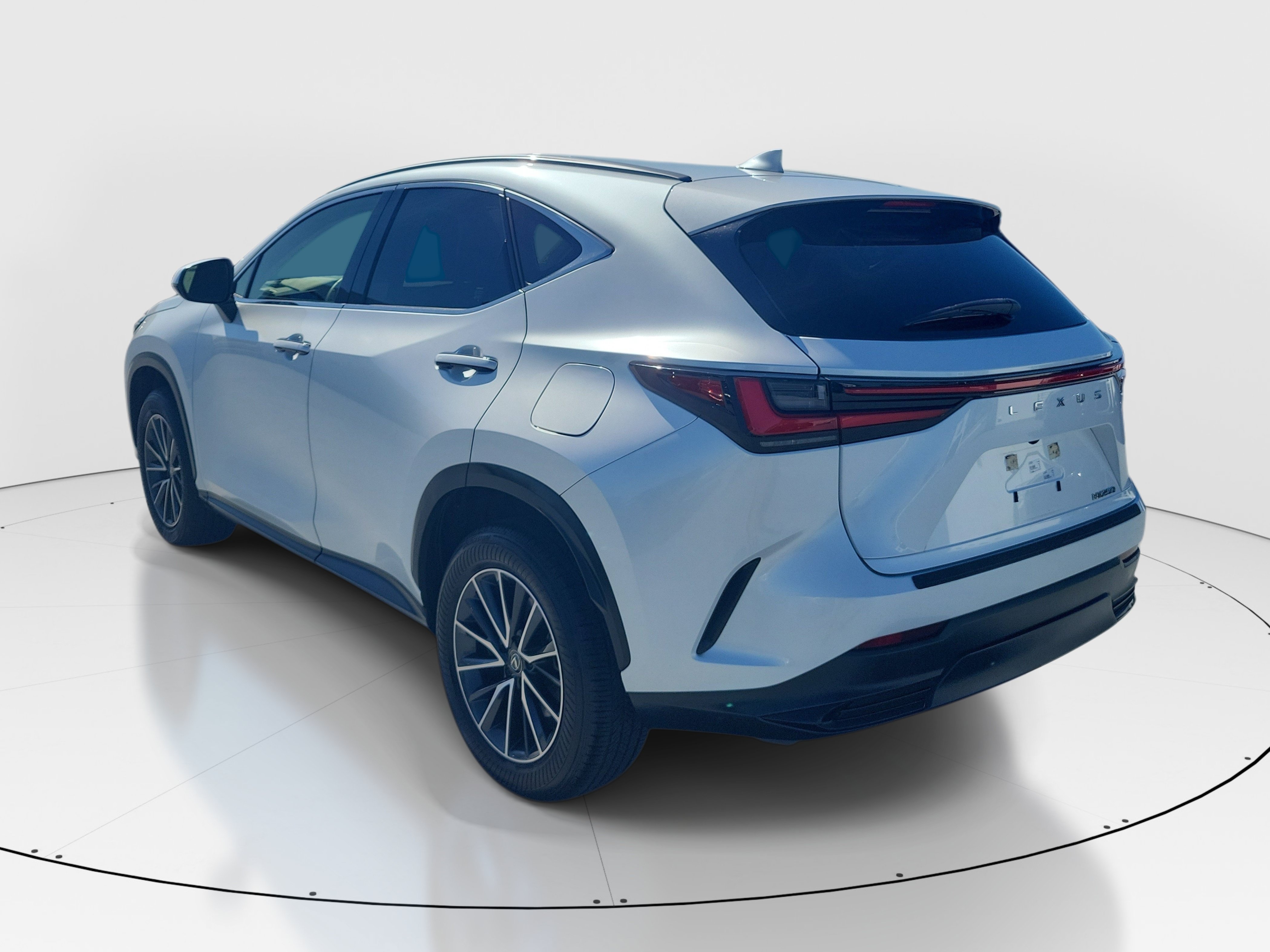 Used 2024 Lexus NX 250 FWD w/ Towing Package (2000 Lbs) image 4