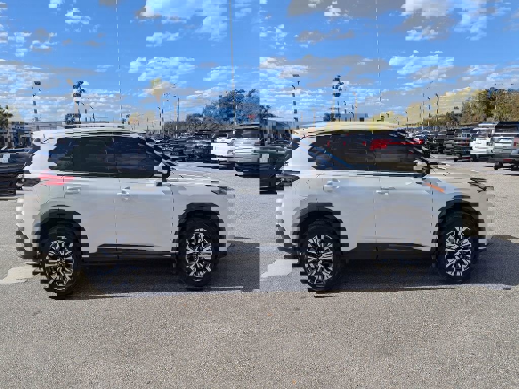 Used 2021 Nissan Rogue SV image 3