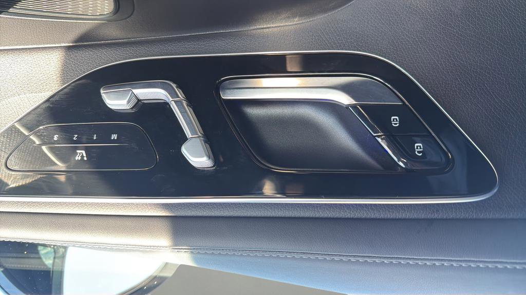 Used 2025 Mercedes-Benz GLC 43 AMG 4MATIC image 24