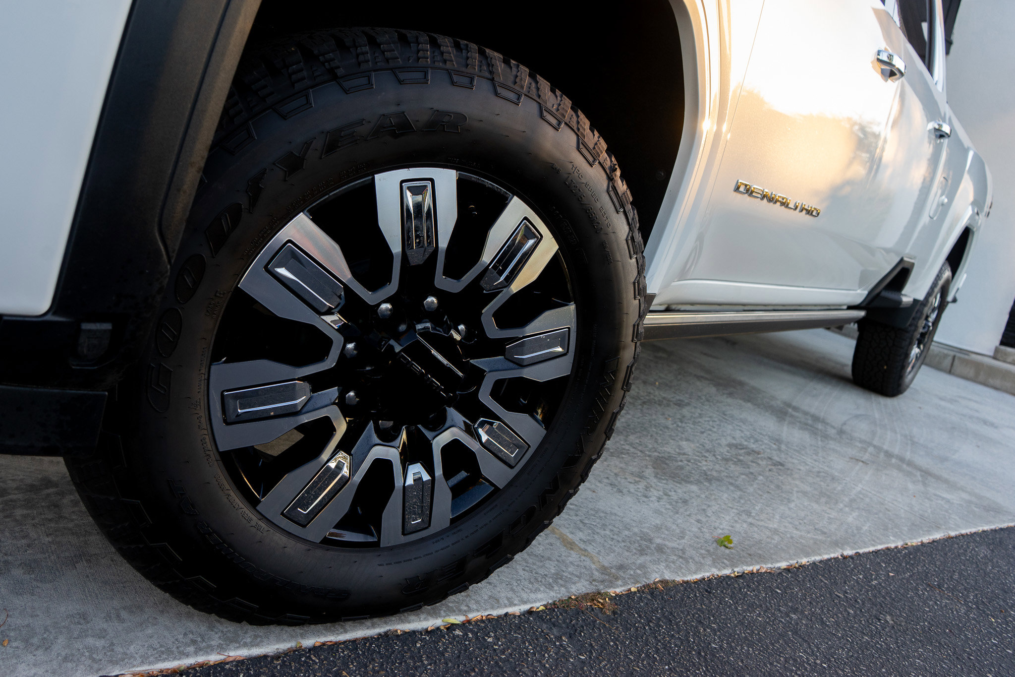 Used 2024 GMC Sierra 3500 Denali w/ Denali Reserve Package image 4