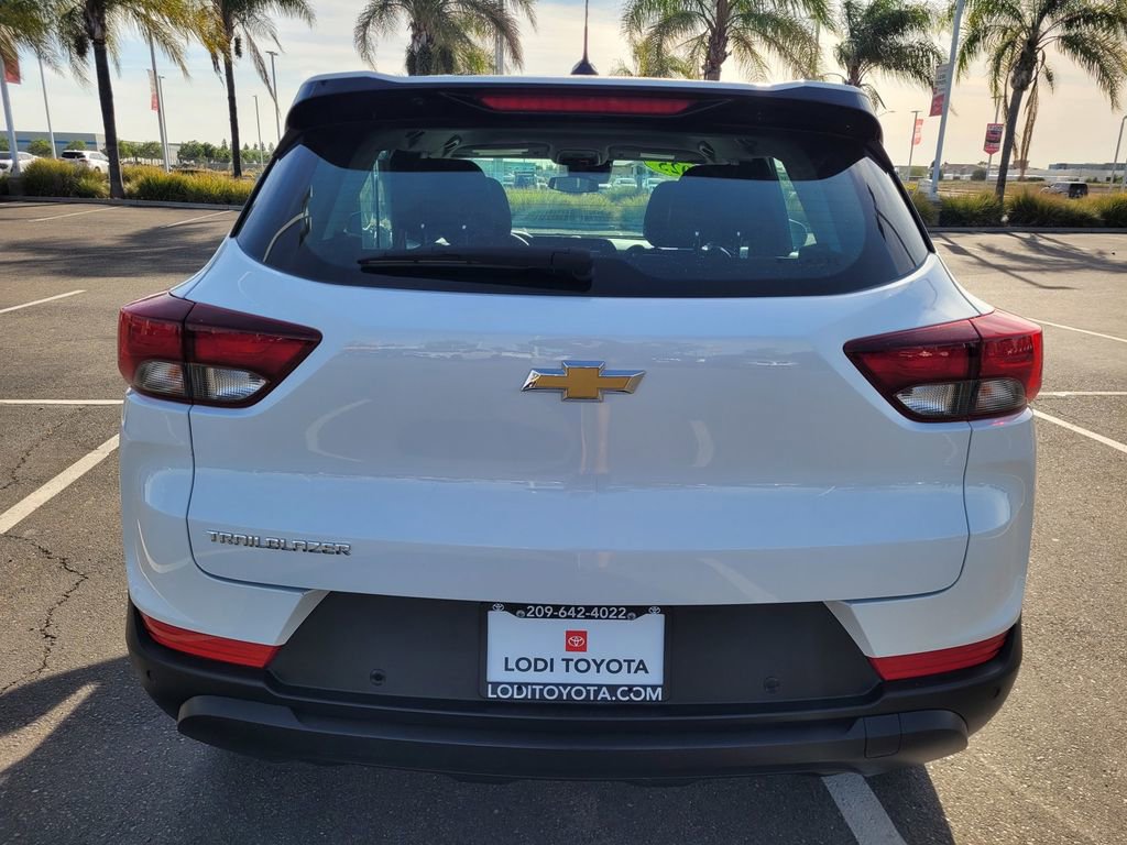 Used 2025 Chevrolet TrailBlazer LS w/ LS Convenience Package image 5