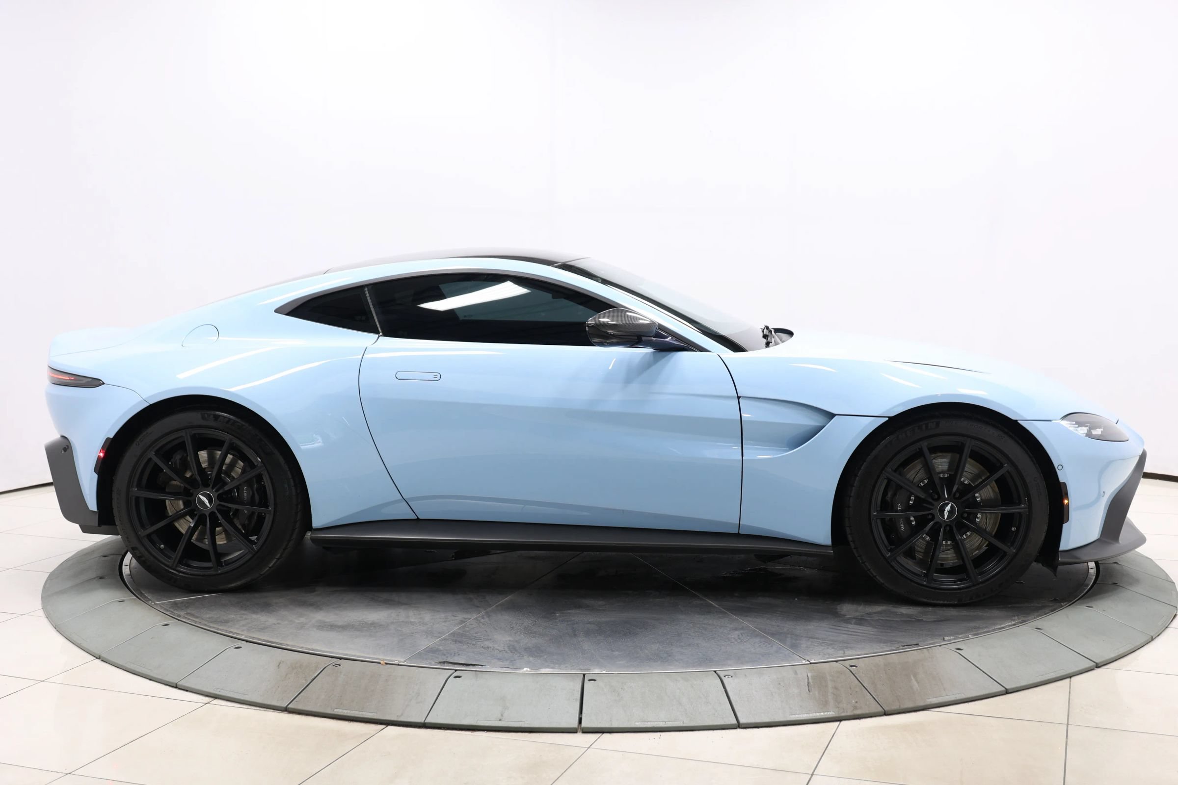 Used 2020 Aston Martin V8 Vantage Coupe RWD image 66