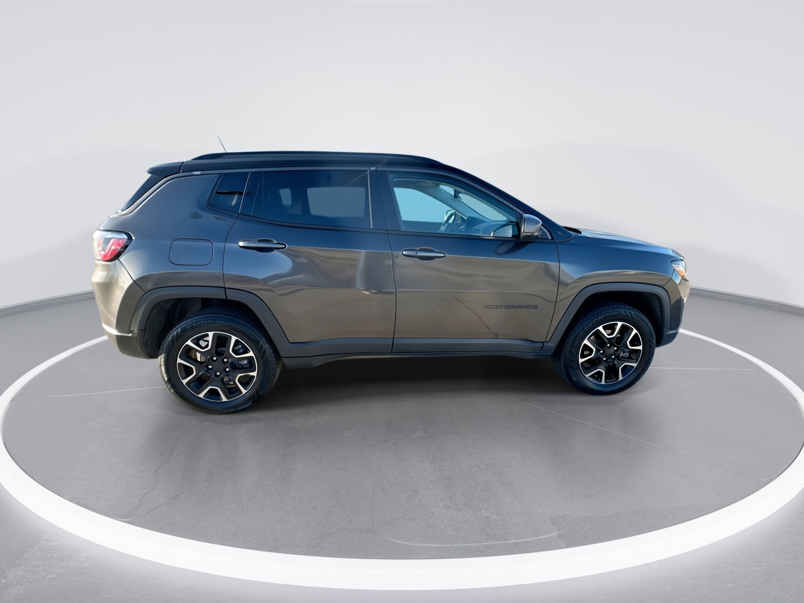 Used 2020 Jeep Compass Trailhawk AWD/4WD image 9