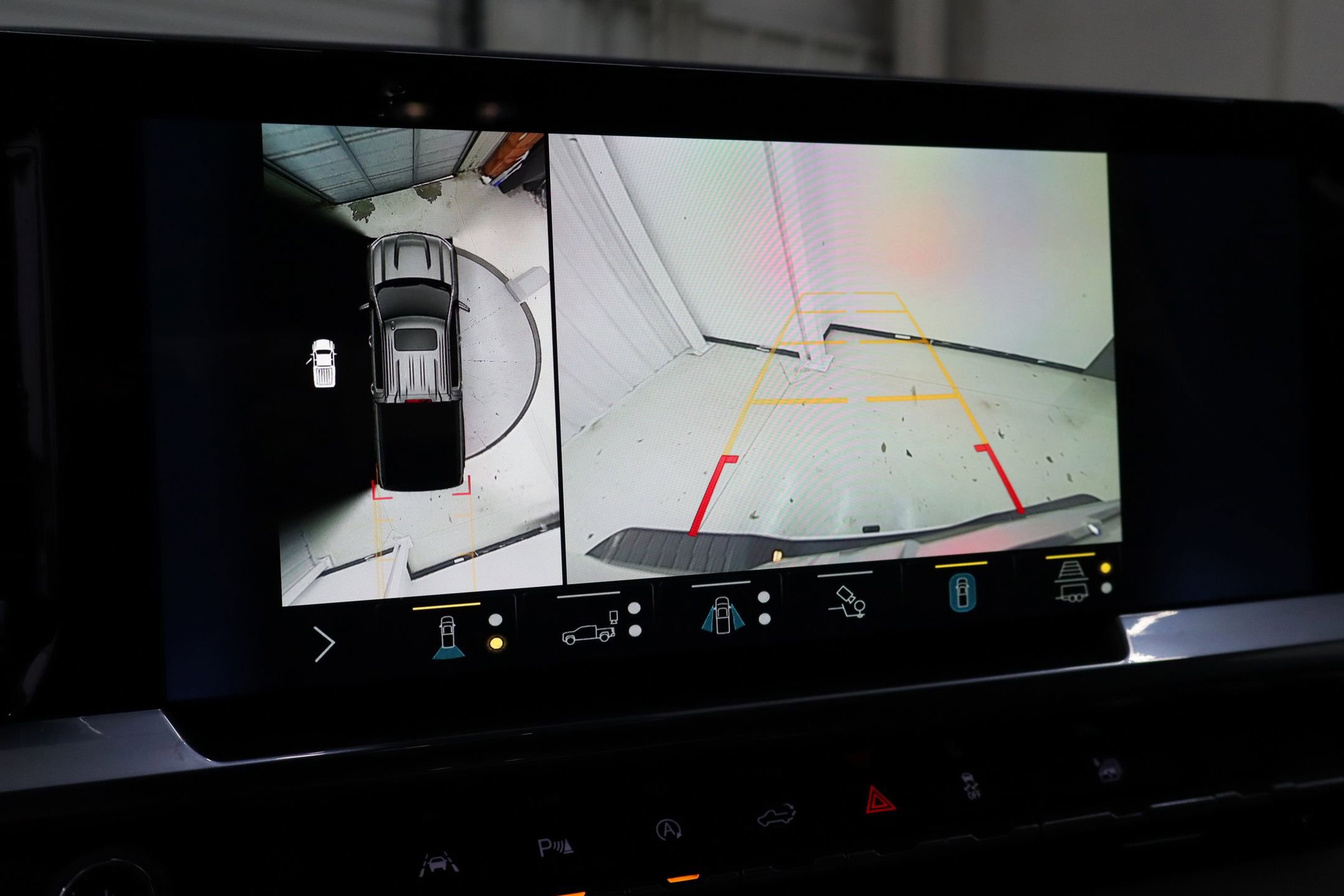 Used 2022 Chevrolet Silverado 1500 High Country w/ Technology Package image 21