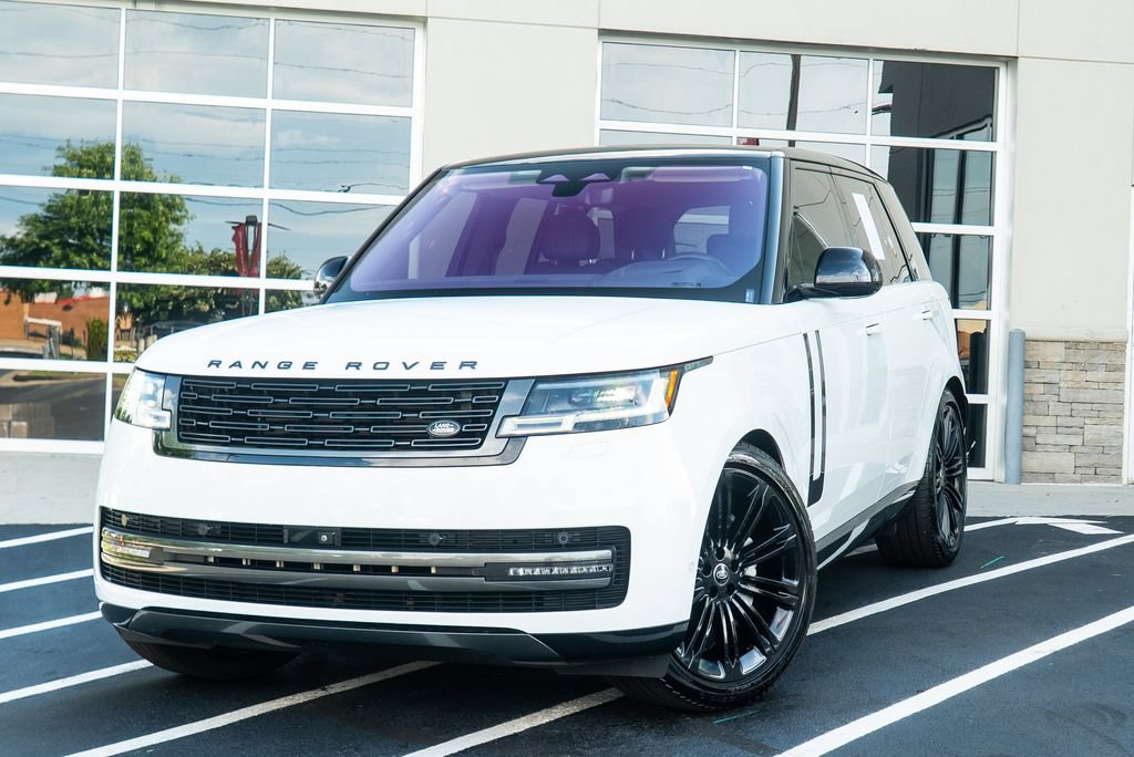Used 2022 Land Rover Range Rover SE AWD/4WD image 2