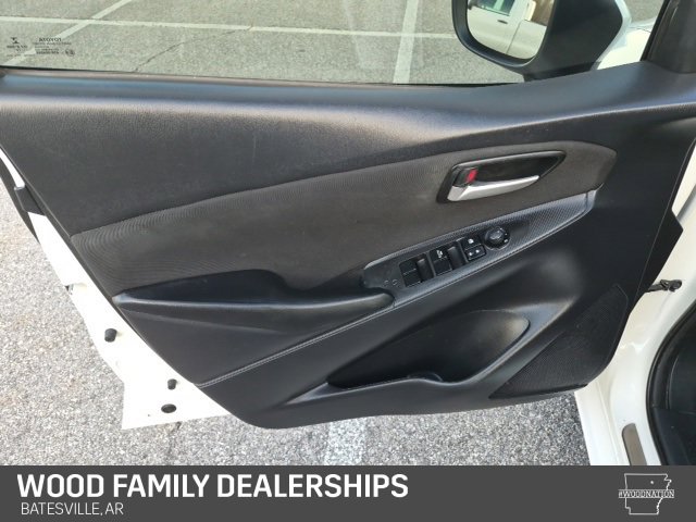 Used 2019 Toyota Yaris L image 22