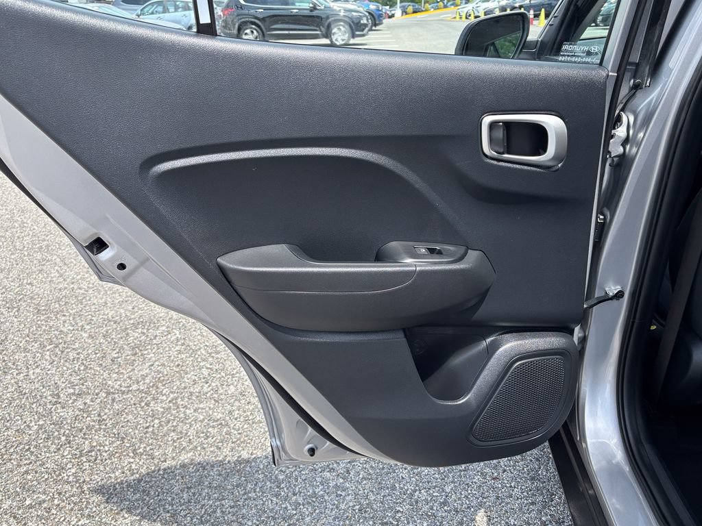 Used 2025 Hyundai Venue SE FWD image 39