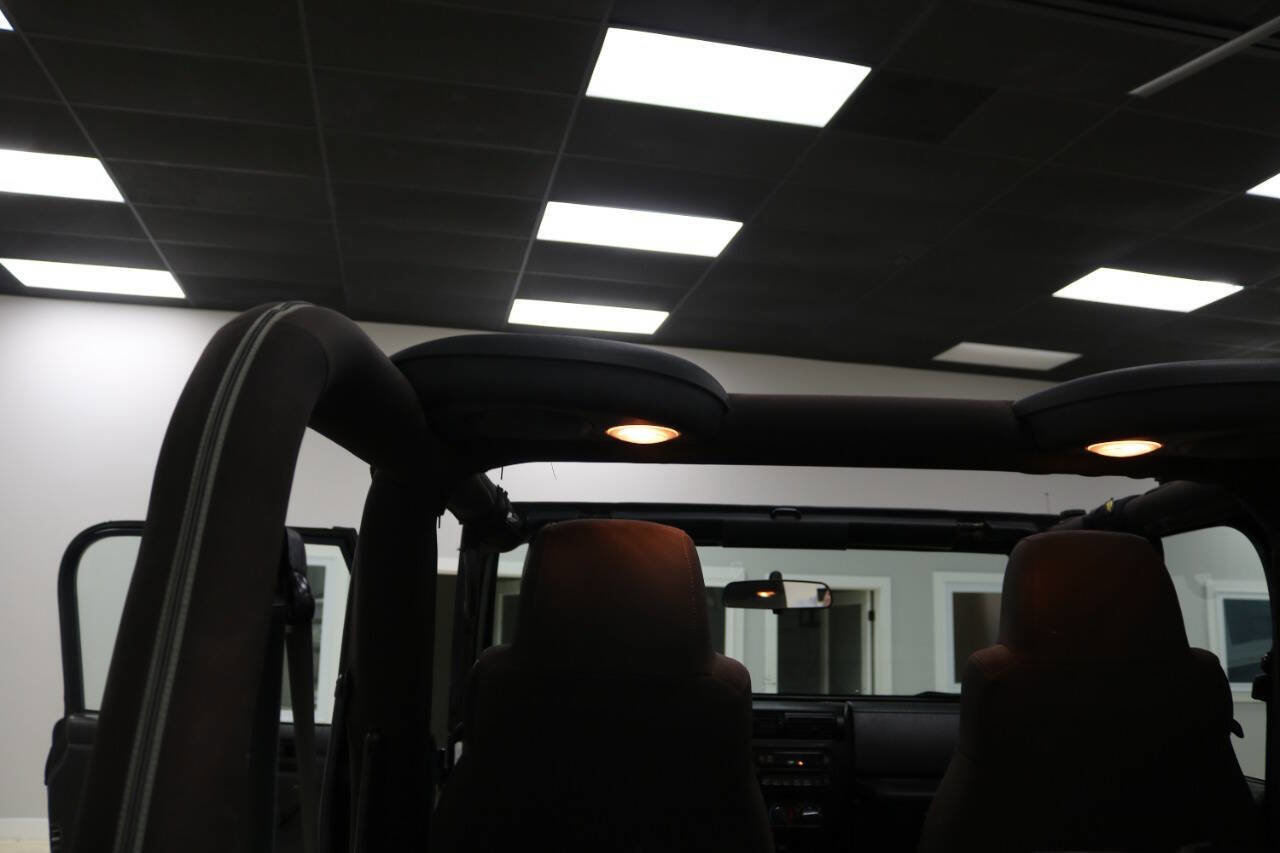 Used 2004 Jeep Wrangler Rubicon AWD/4WD image 86