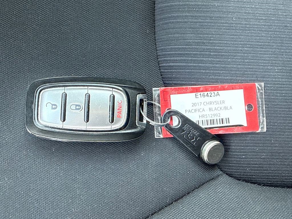 Used 2017 Chrysler Pacifica LX image 4