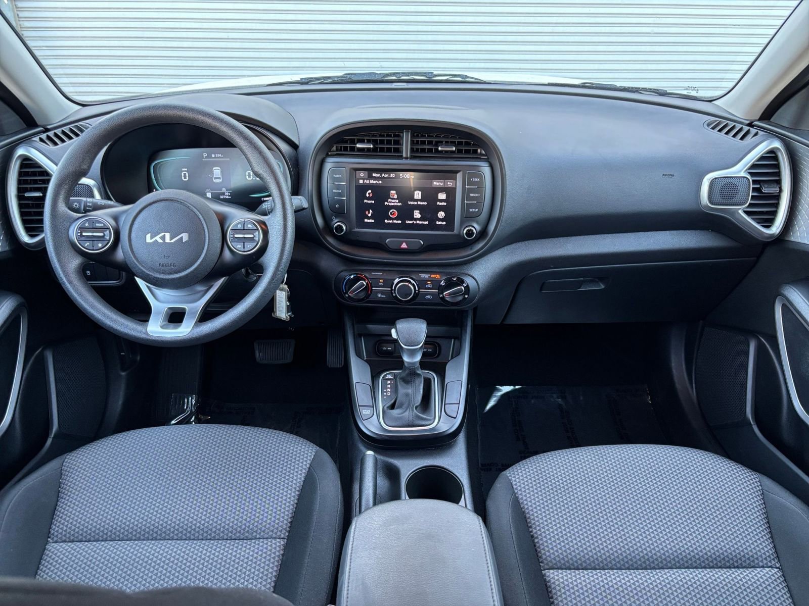 Used 2025 Kia Soul LX w/ LX Technology Package FWD image 31