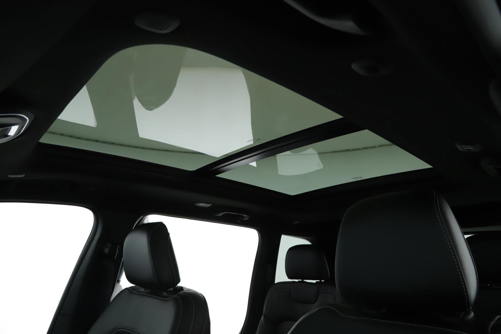 New 2026 Jeep Grand Cherokee Limited w/ Limited Altitude Package image 14