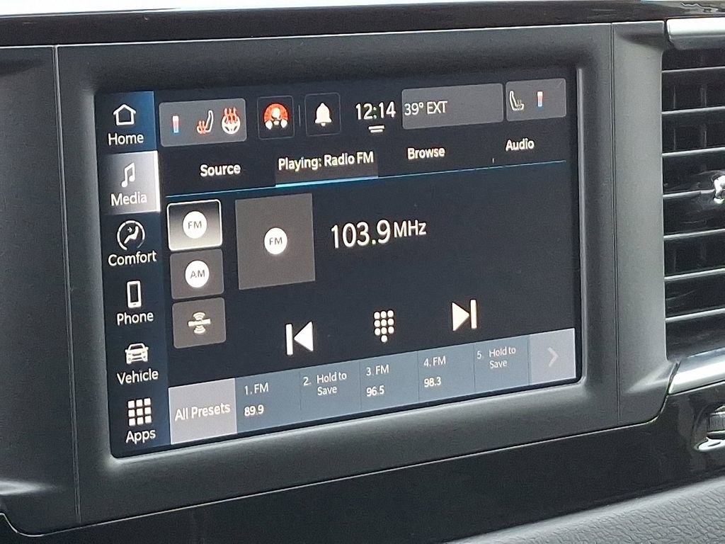 Used 2024 Chrysler Voyager LX image 18