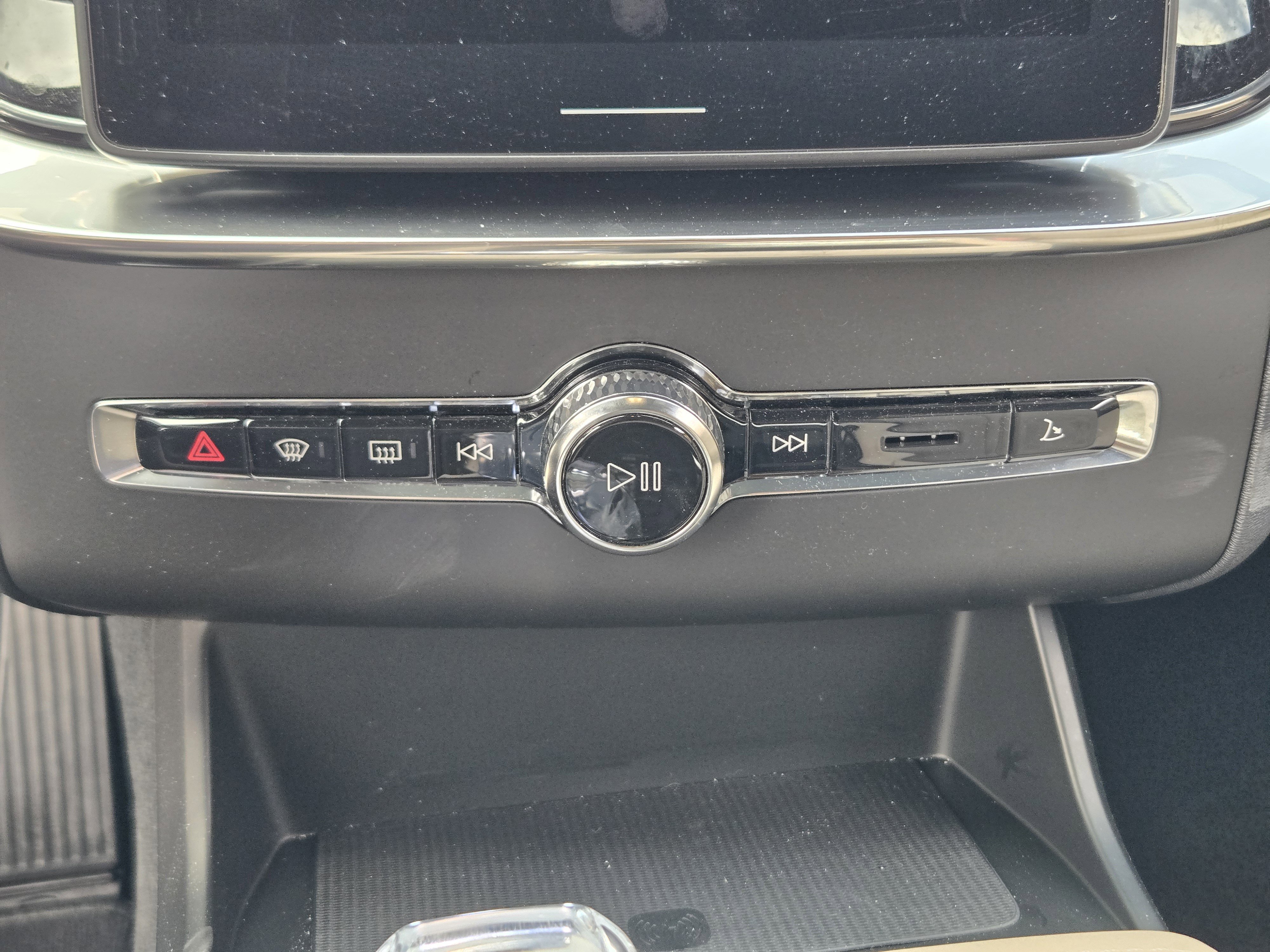 Used 2026 Volvo XC90 B5 Plus w/ Protection Package Premier AWD/4WD image 13