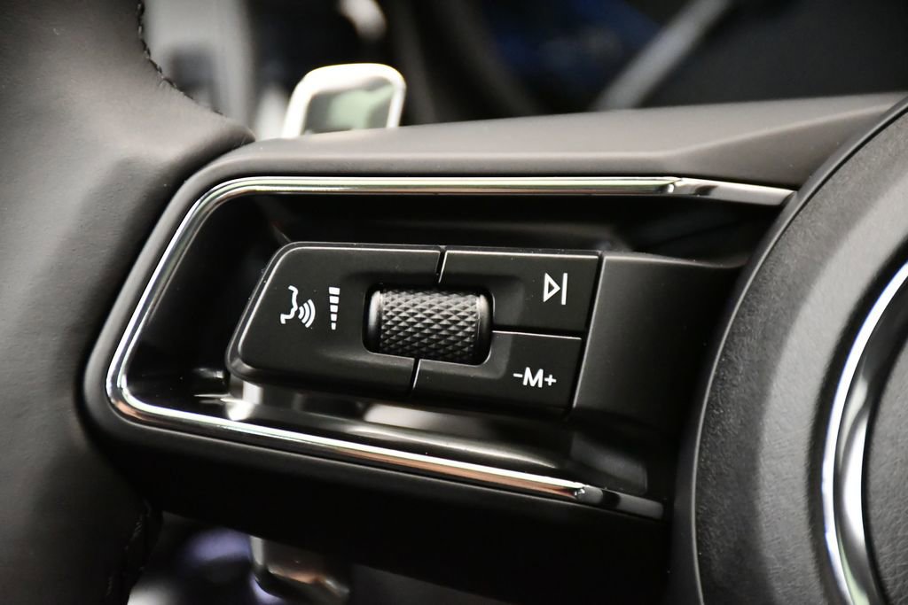 Certified 2025 Porsche Macan Turbo AWD/4WD image 26